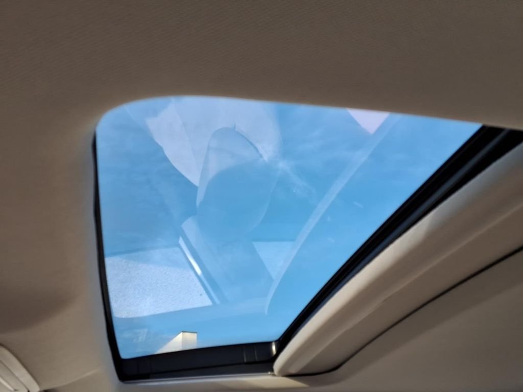 New 2026 Platinum White Pearl Honda SE image 6