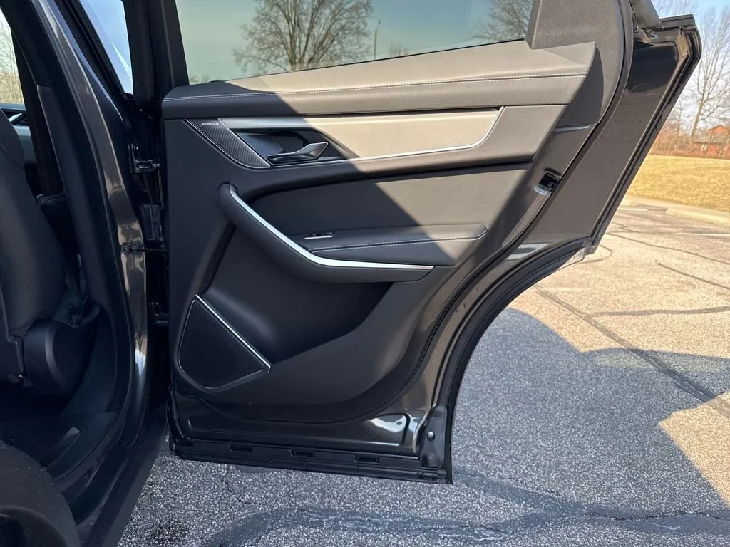 2026 Jaguar F-Pace R-Dynamic S - Photo 17