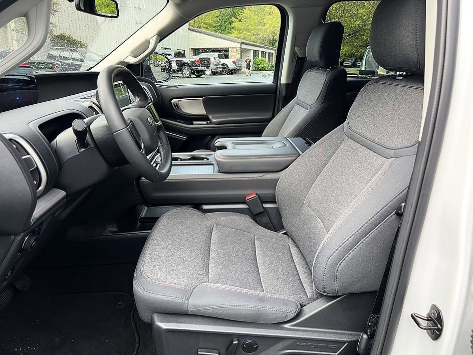 Used 2025 Oxford White Ford Active image 11