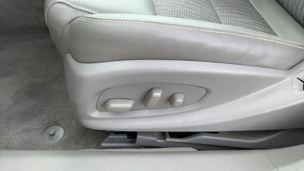 Used 2019 NIGHTFALL GRAY METALLIC Chevrolet LT image 18