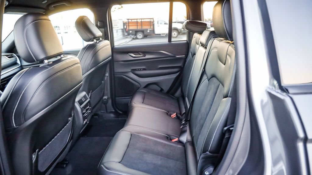 New 2025 Baltic Gray Metallic Clearcoat Jeep Altitude image 19