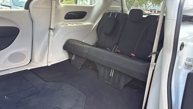 2024 Chrysler Voyager LX - Photo 16