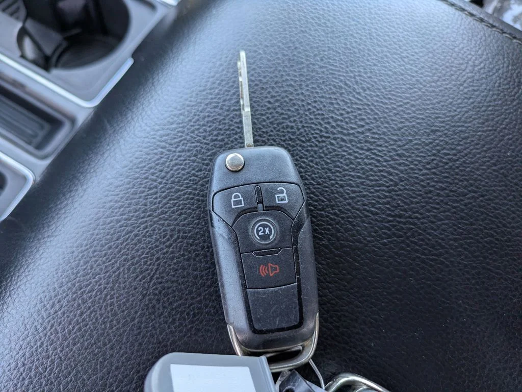 Used 2016 Magnetic Metallic Ford XLT image 27