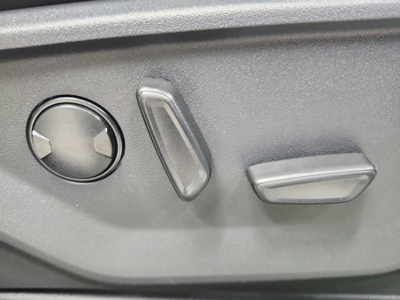 New 2027 Agate Black Metallic Ford MAX Platinum image 48