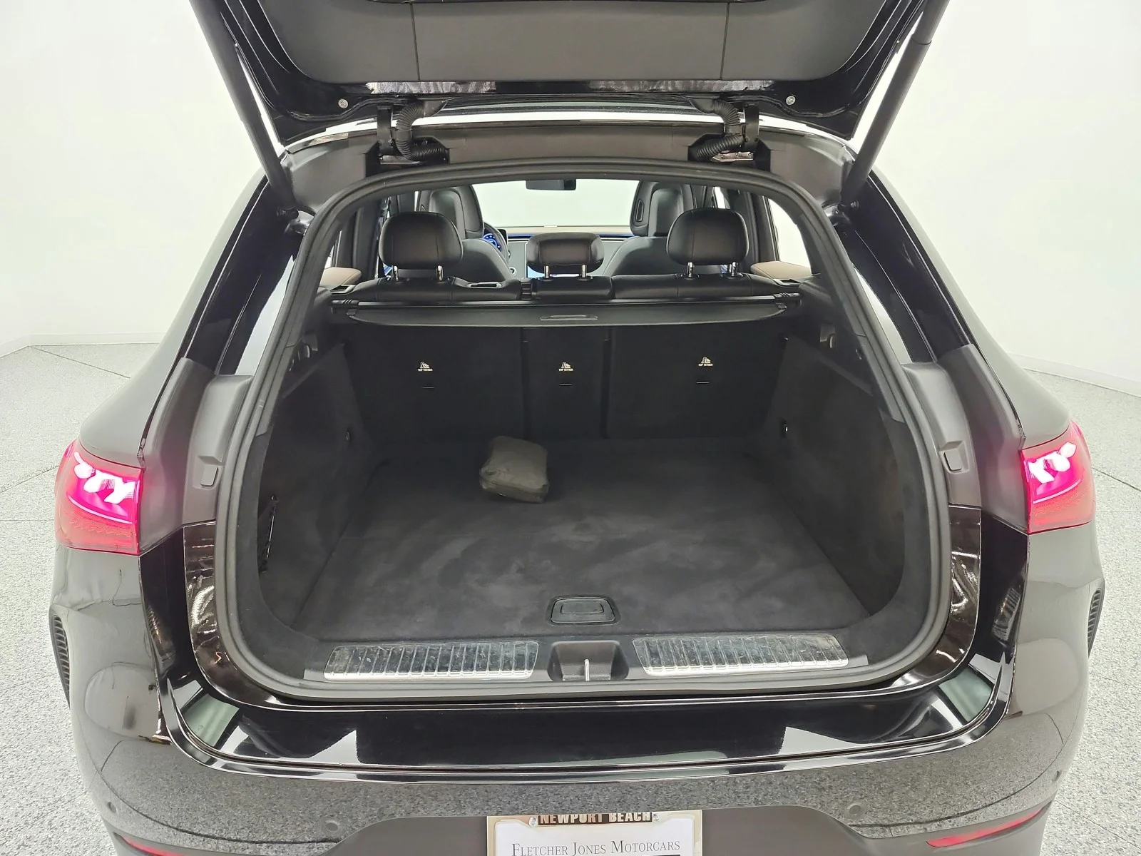 Used 2023 Obsidian Black Metallic Mercedes-Benz EQE 350 4MATIC® SUV image 20