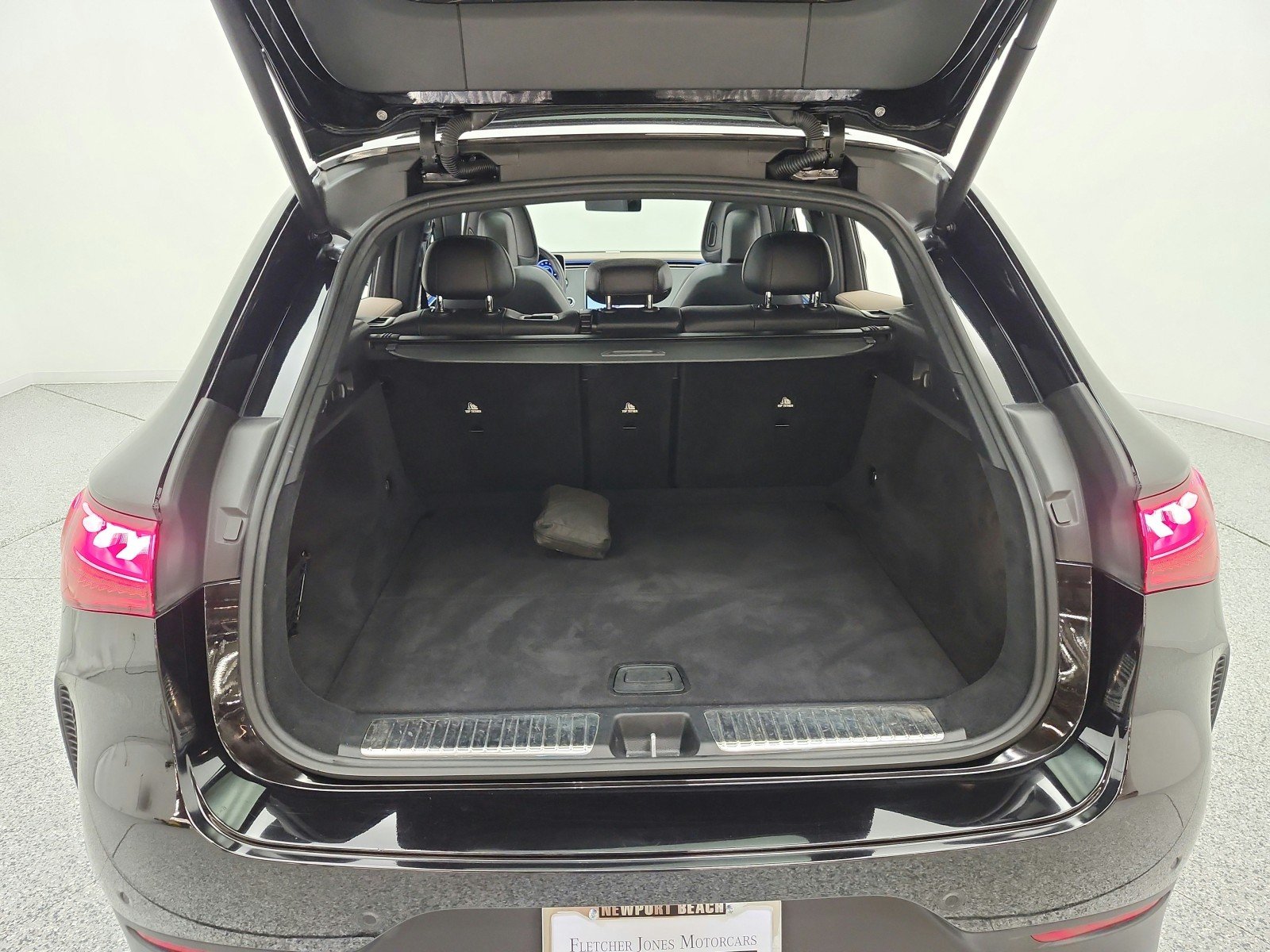 Used 2023 Obsidian Black Metallic Mercedes-Benz EQE 350 4MATIC® SUV image 20