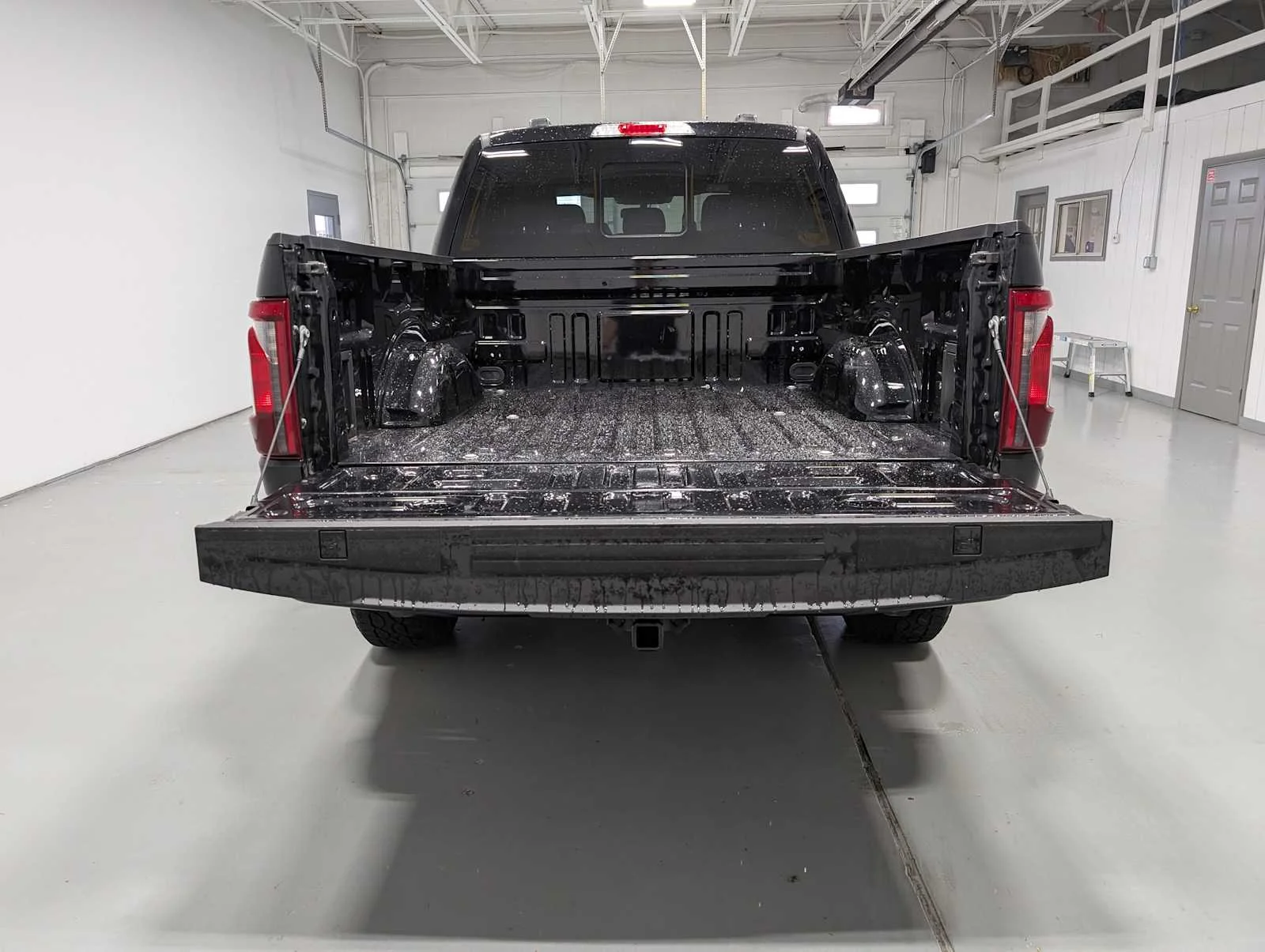 Used 2024 Agate Black Metallic Ford XLT image 43
