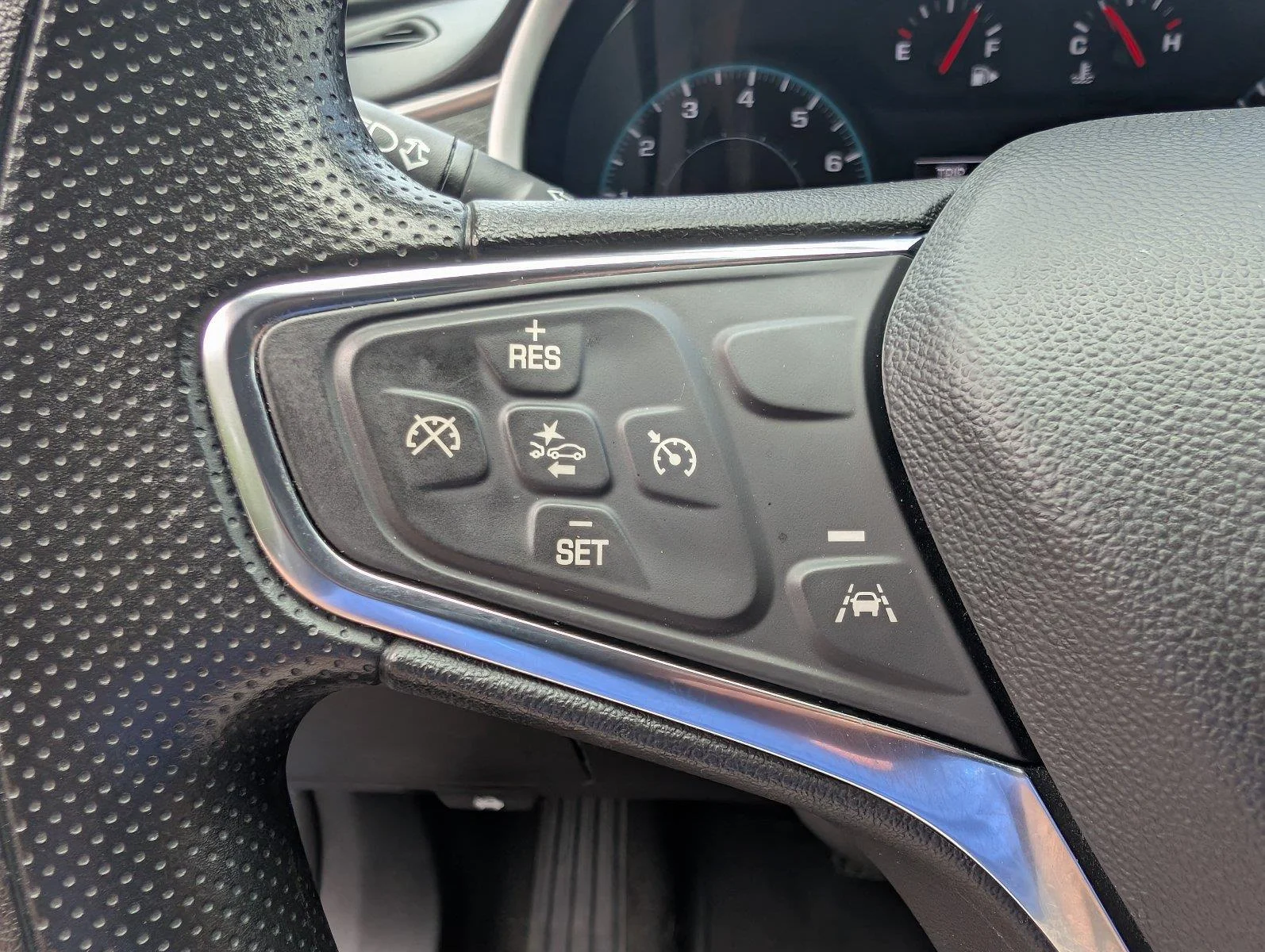 Used 2025 Lakeshore Blue Metallic Chevrolet LT image 24
