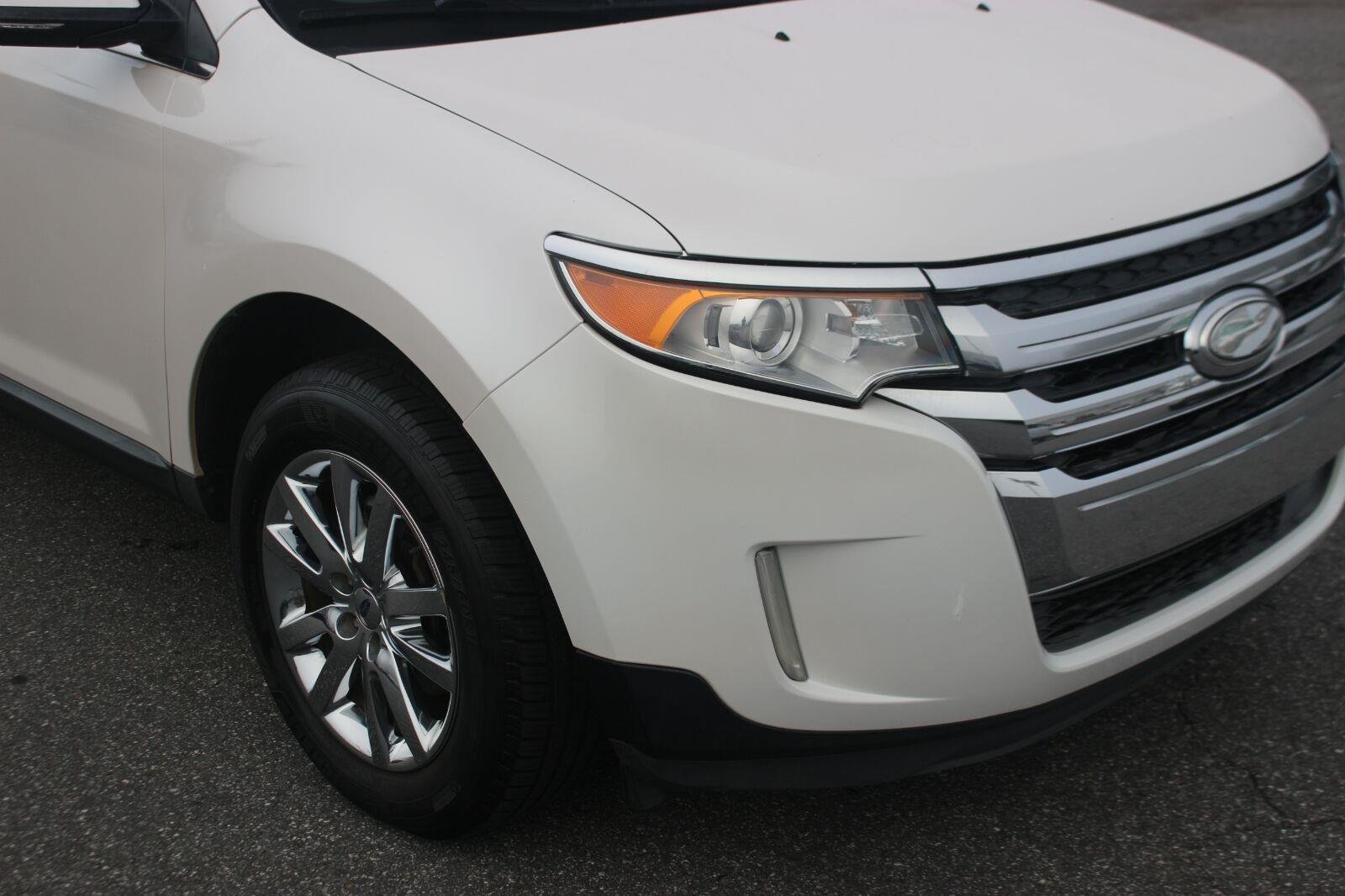 Used 2014 White Ford Limited image 9