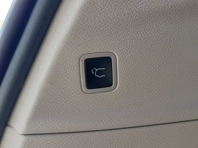 Used 2023 Gray Chrysler Touring L image 6