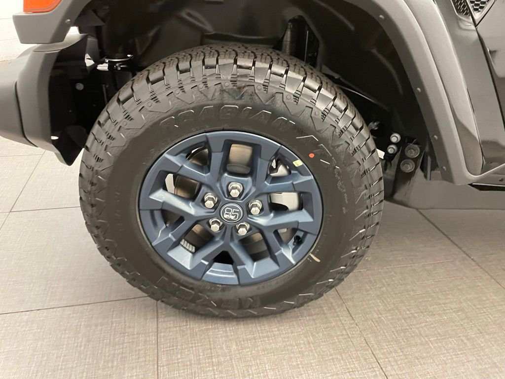 New 2026 Black Clear-Coat Exterior Paint Jeep 85th Anniversary Edition image 8