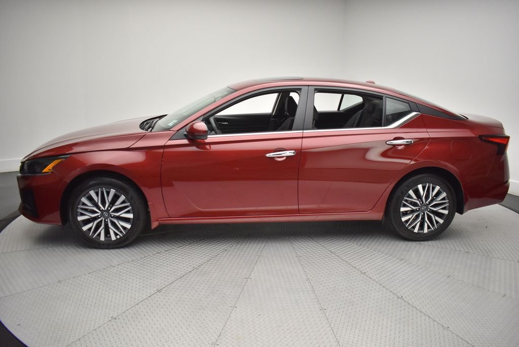 Used 2024 Red Nissan 2.5 SV image 8