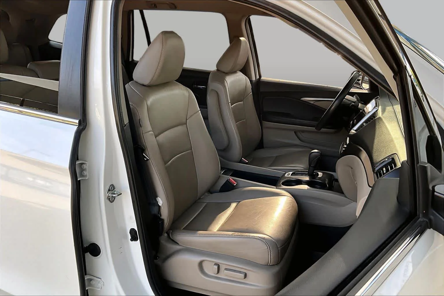 Used 2017 White Diamond Pearl Honda EX-L image 9