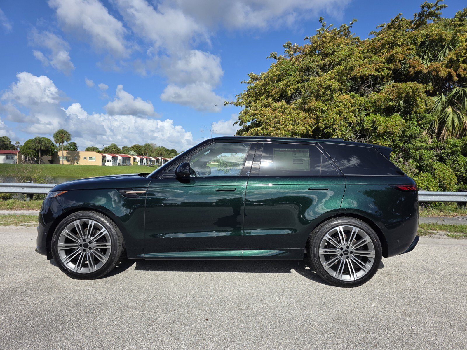 New 2026 British Racing Green Land Rover Dynamic SE image 7