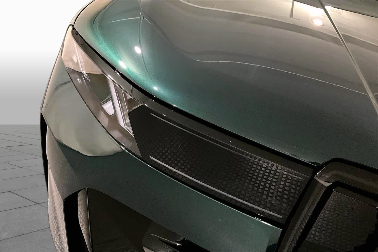 New 2027 Vancouver Green Metallic BMW 40 xDrive image 16
