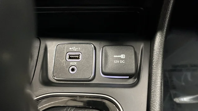 Used 2022 Crystal Metallic Jeep Limited image 31