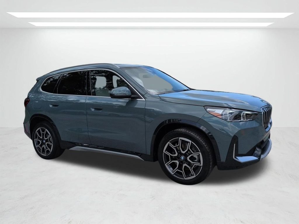 New 2026 Cape York Green Metallic BMW xDrive28i image 2