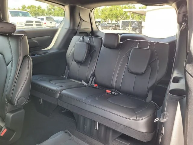 2026 Chrysler Voyager LX - Photo 14
