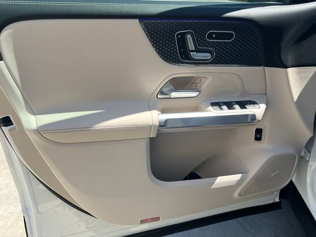 New 2026 White Mercedes-Benz GLB 250 image 21