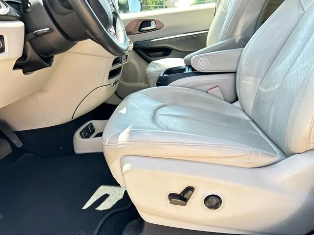 Used 2021 White Chrysler LXI image 29