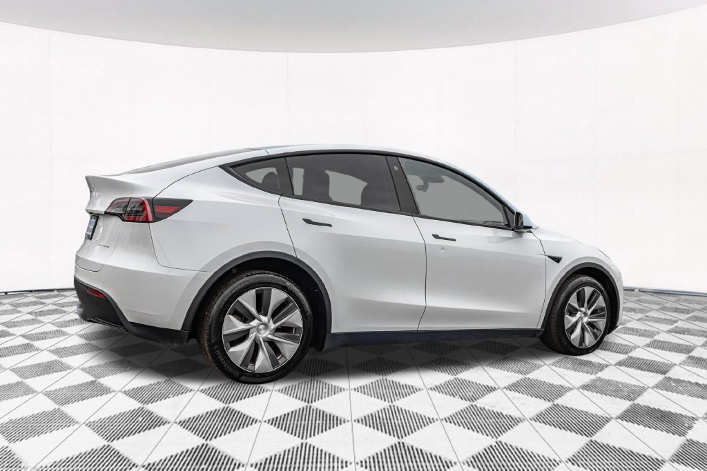 Used 2023  Tesla Long Range image 9