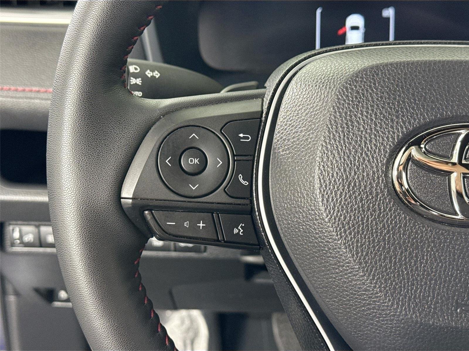 2025 Toyota RAV4 XSE - Photo 18
