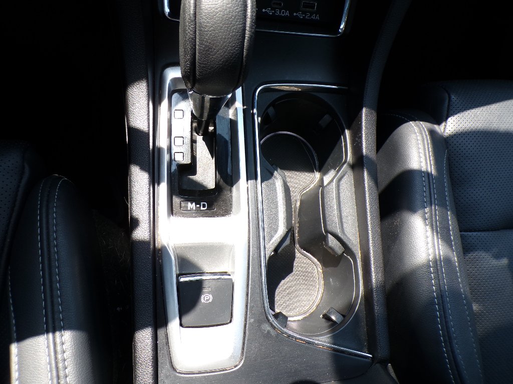 Used 2023 Crystal White Pearl Subaru Limited image 20