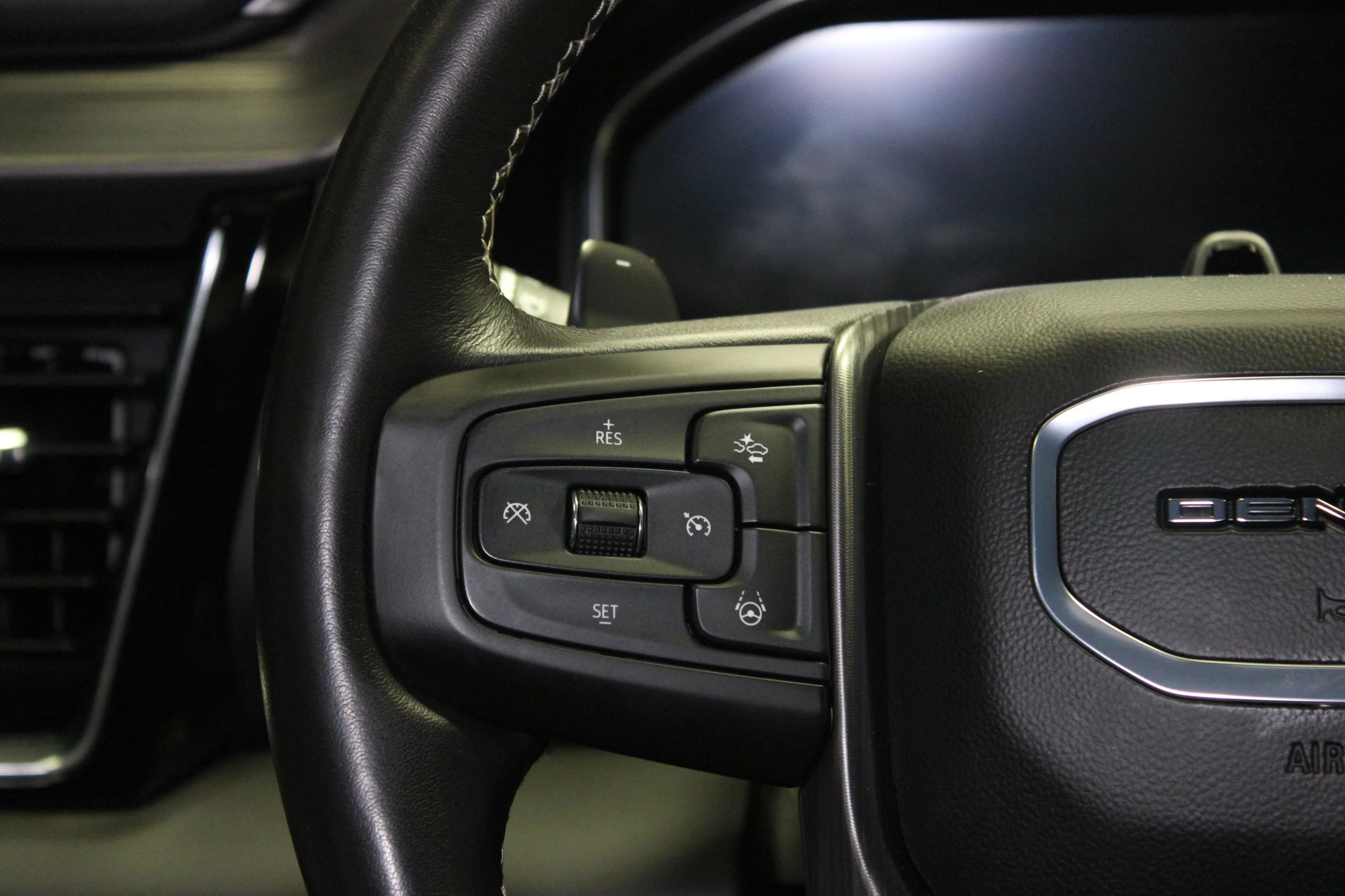 Used 2026 Onyx Black GMC Denali Ultimate image 25