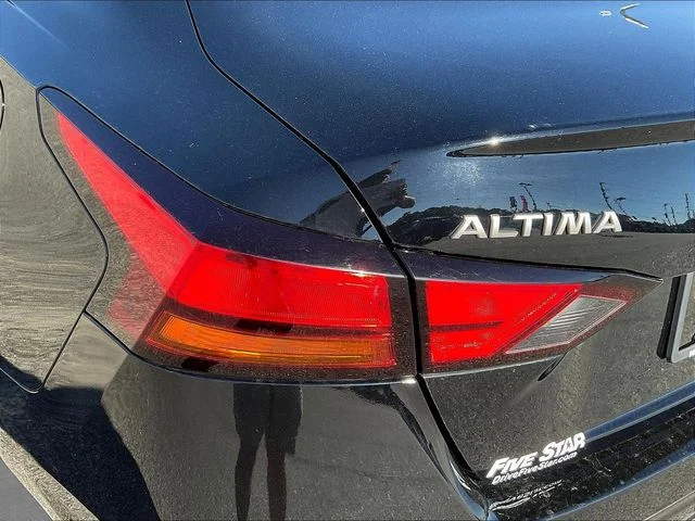 Used 2025 Black Nissan 2.5 SV image 24
