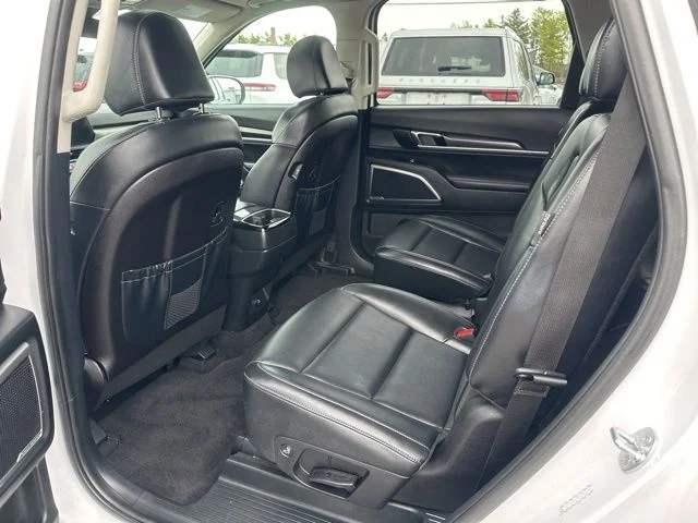 Used 2025 White Kia S image 15