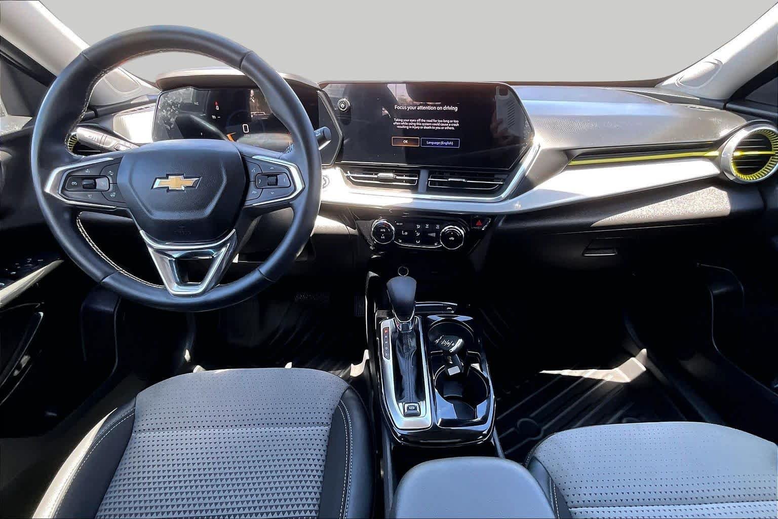 Used 2025 Summit White Chevrolet LT image 13