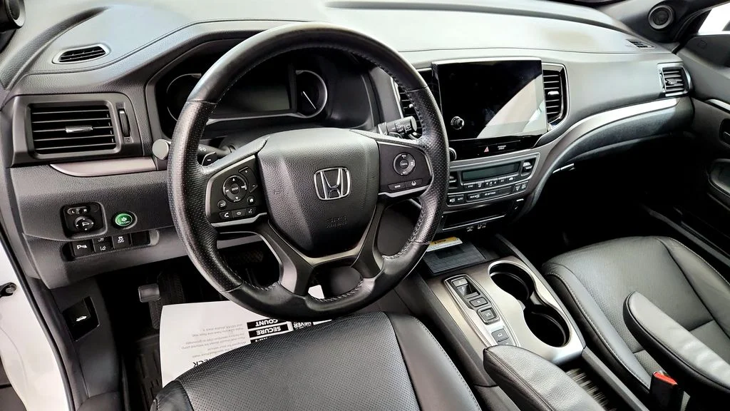 Used 2023 White Honda EX-L image 24
