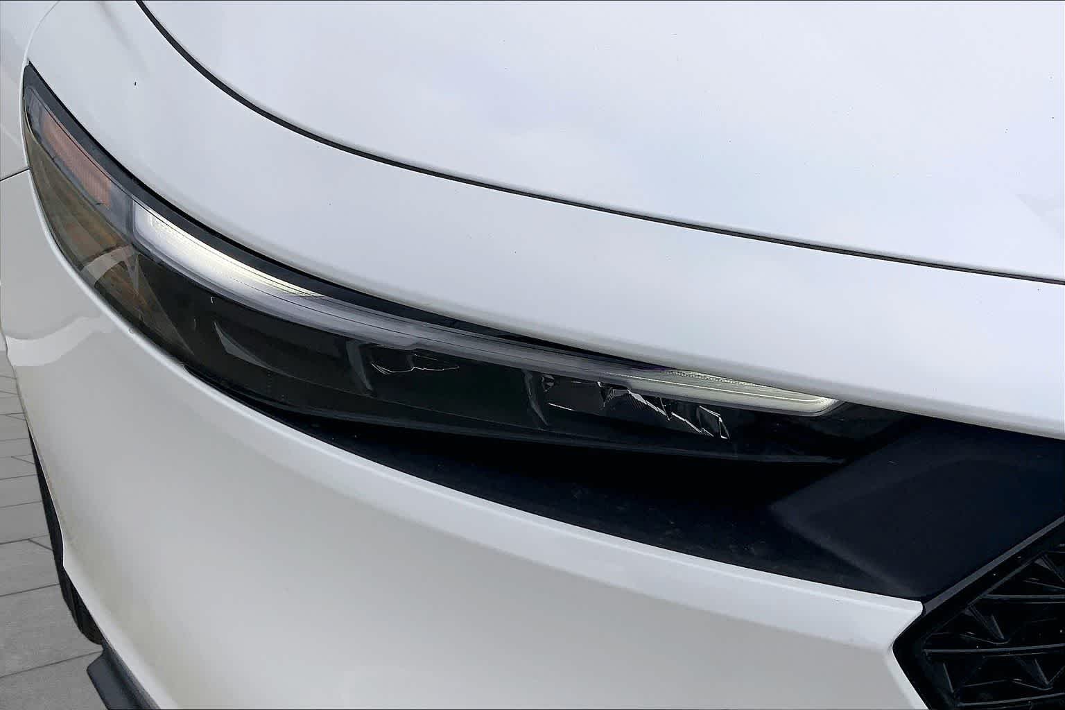 New 2026 Platinum White Pearl Honda SE image 13