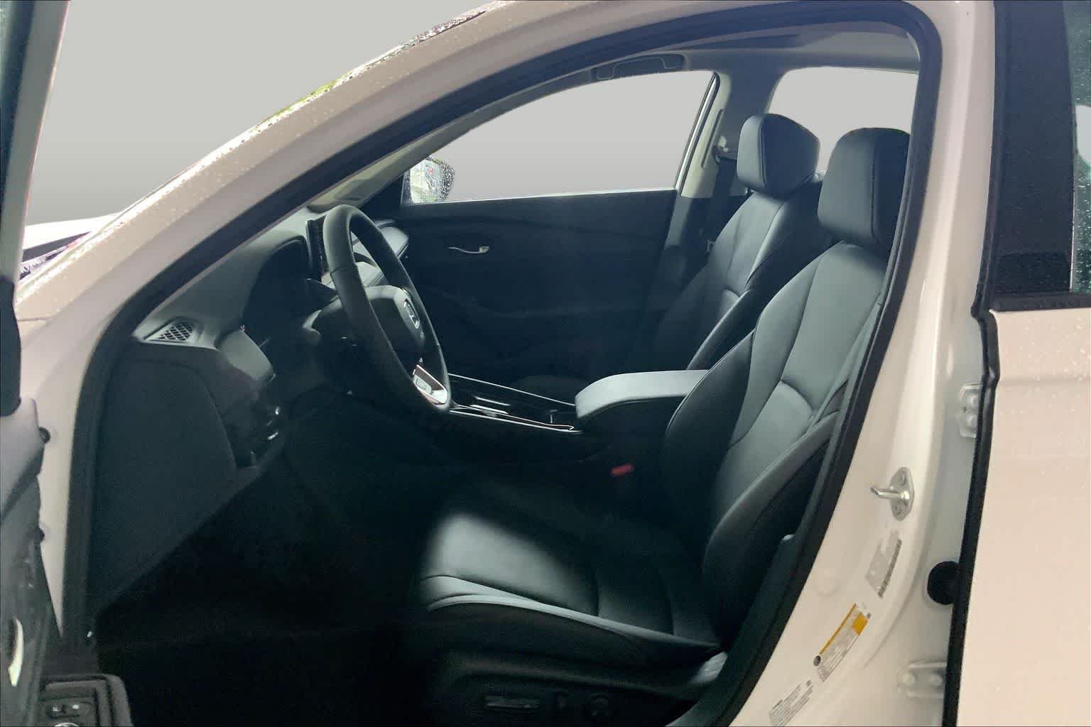 New 2026 Platinum White Pearl Honda Touring Hybrid image 7