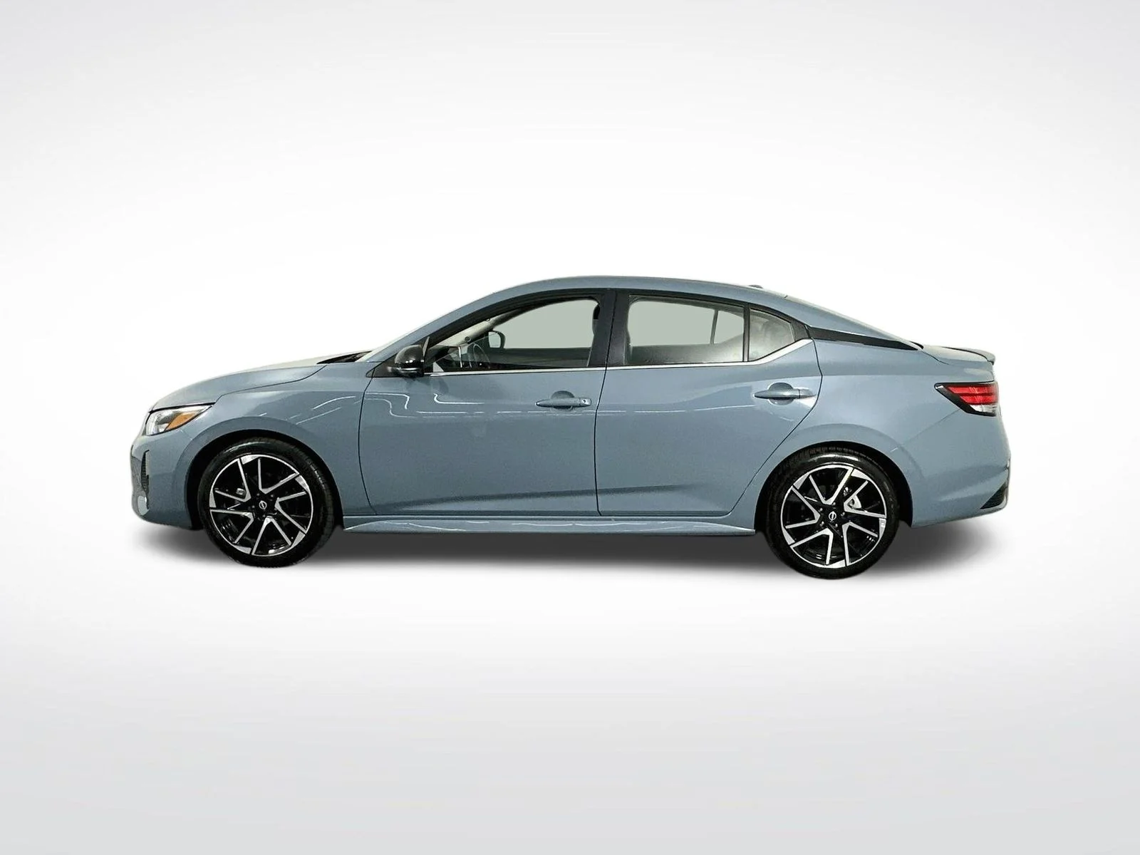 Used 2025 Atlantic Gray Metallic Nissan SR image 5