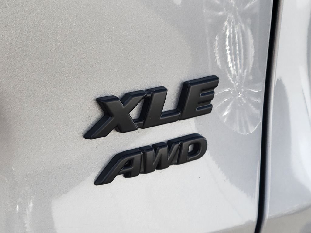 Used 2025 Silver Toyota XLE image 8