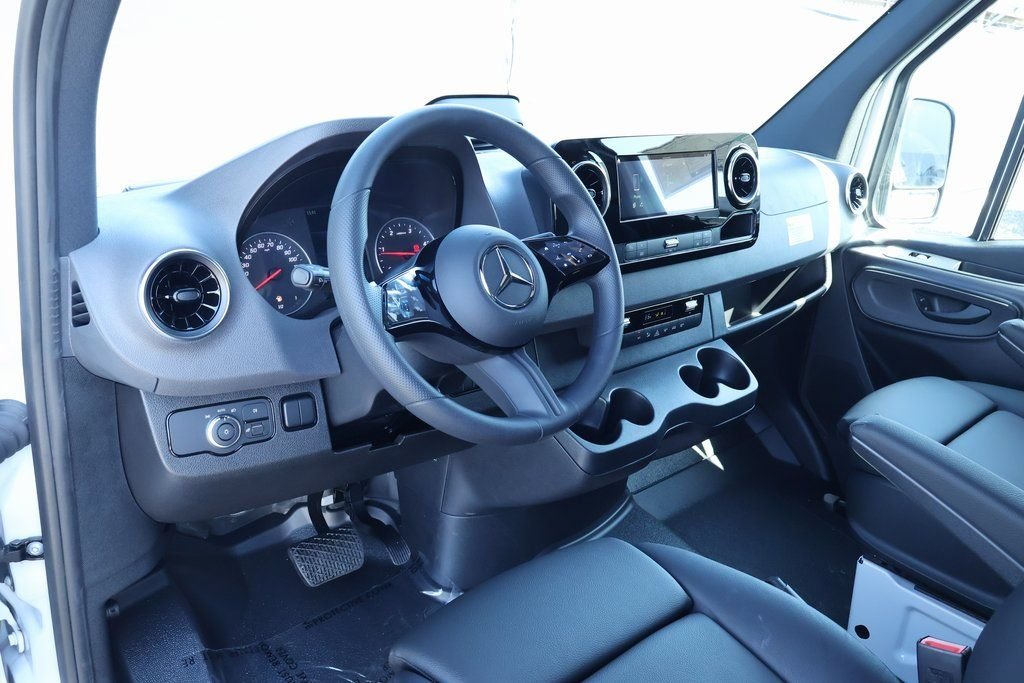 New 2026 Arctic+White Mercedes-Benz Cargo 144 WB image 3