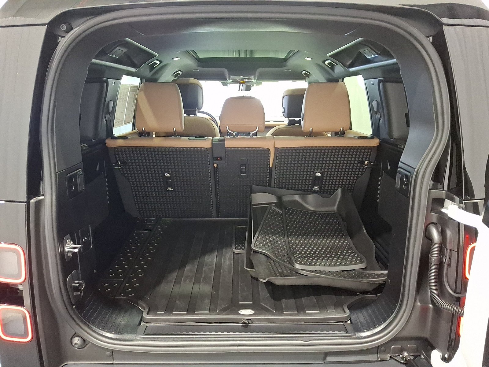 Certified Used 2026 Fuji White Land Rover  image 29