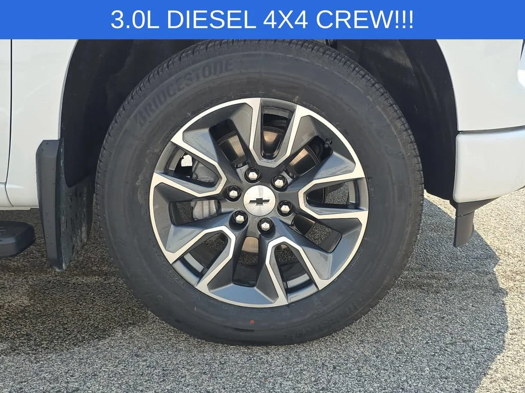Used 2025 Summit White Chevrolet RST image 34