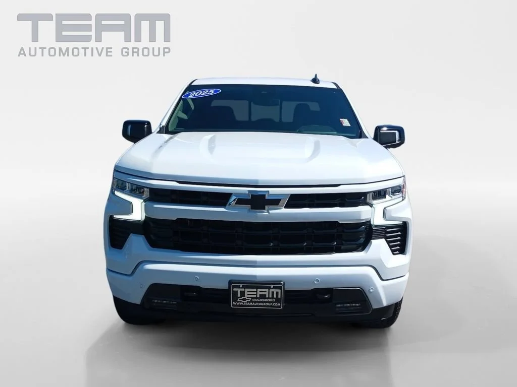 Used 2025 Summit White Chevrolet RST image 2