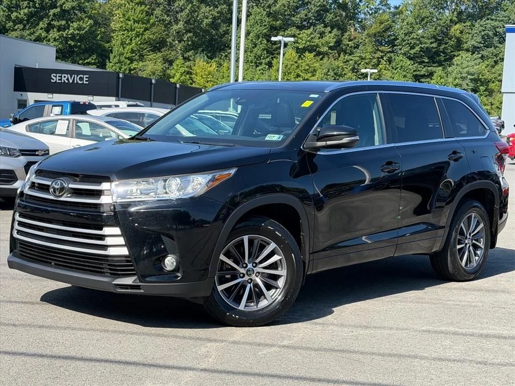 Used 2017 Black Toyota XLE image 2