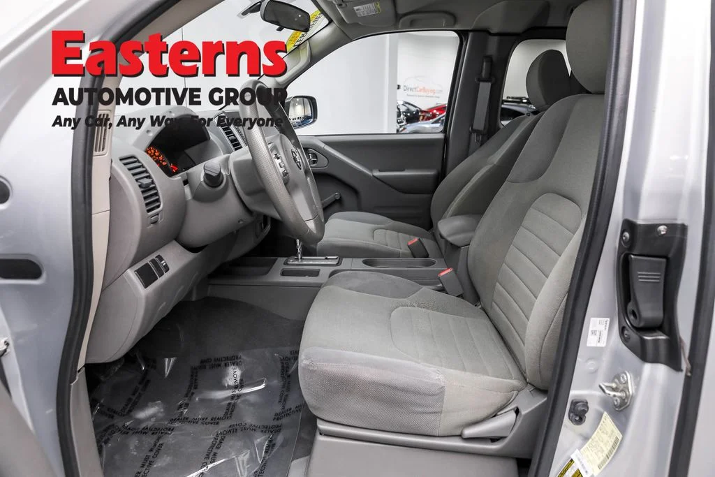 Used 2019 Silver Nissan S image 14