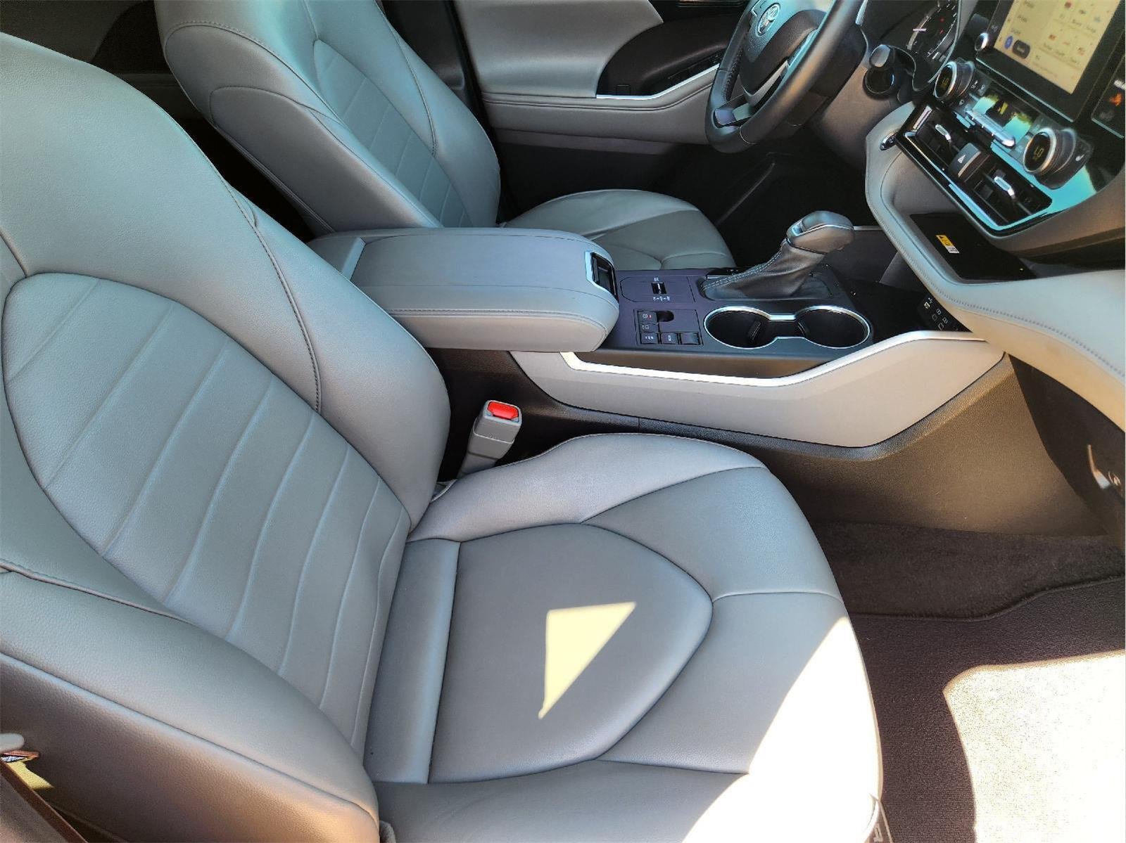 Used 2023 Ruby Flare Pearl Toyota XLE image 13