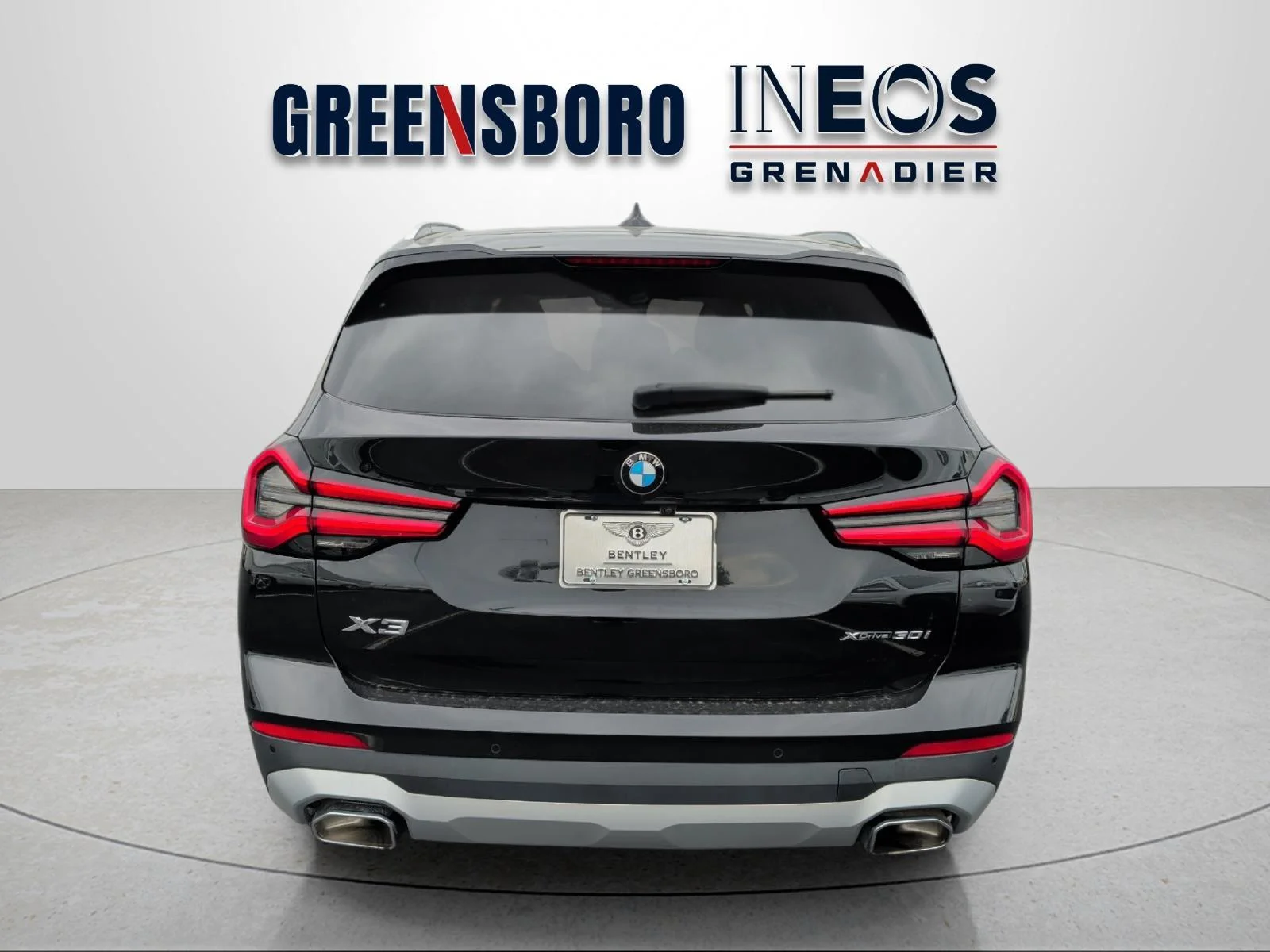 Used 2022 Black Sapphire Metallic BMW xDrive30i image 4