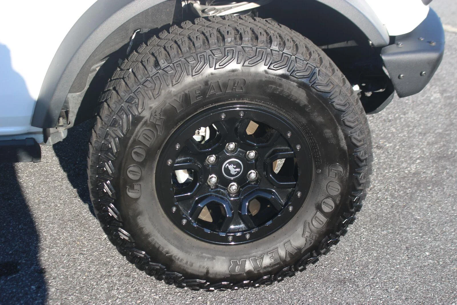 Used 2024 Oxford White Ford Badlands image 35