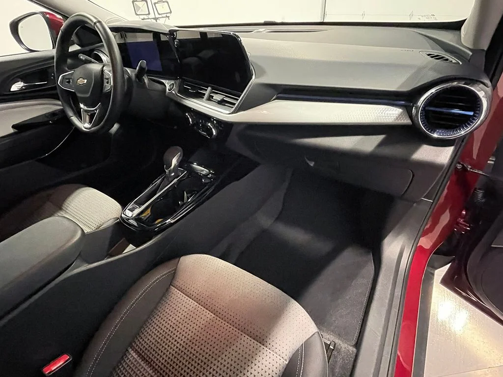 Used 2025 Red Chevrolet LT image 27
