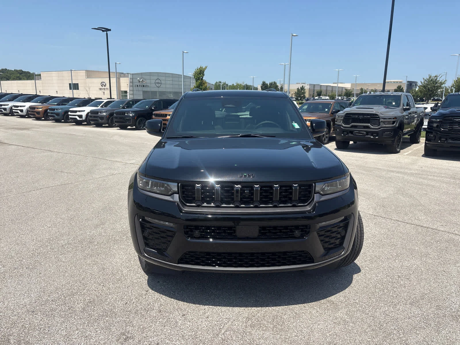 New 2026 Diamond Black Crystal Pearlcoat Jeep Limited Reserve image 4