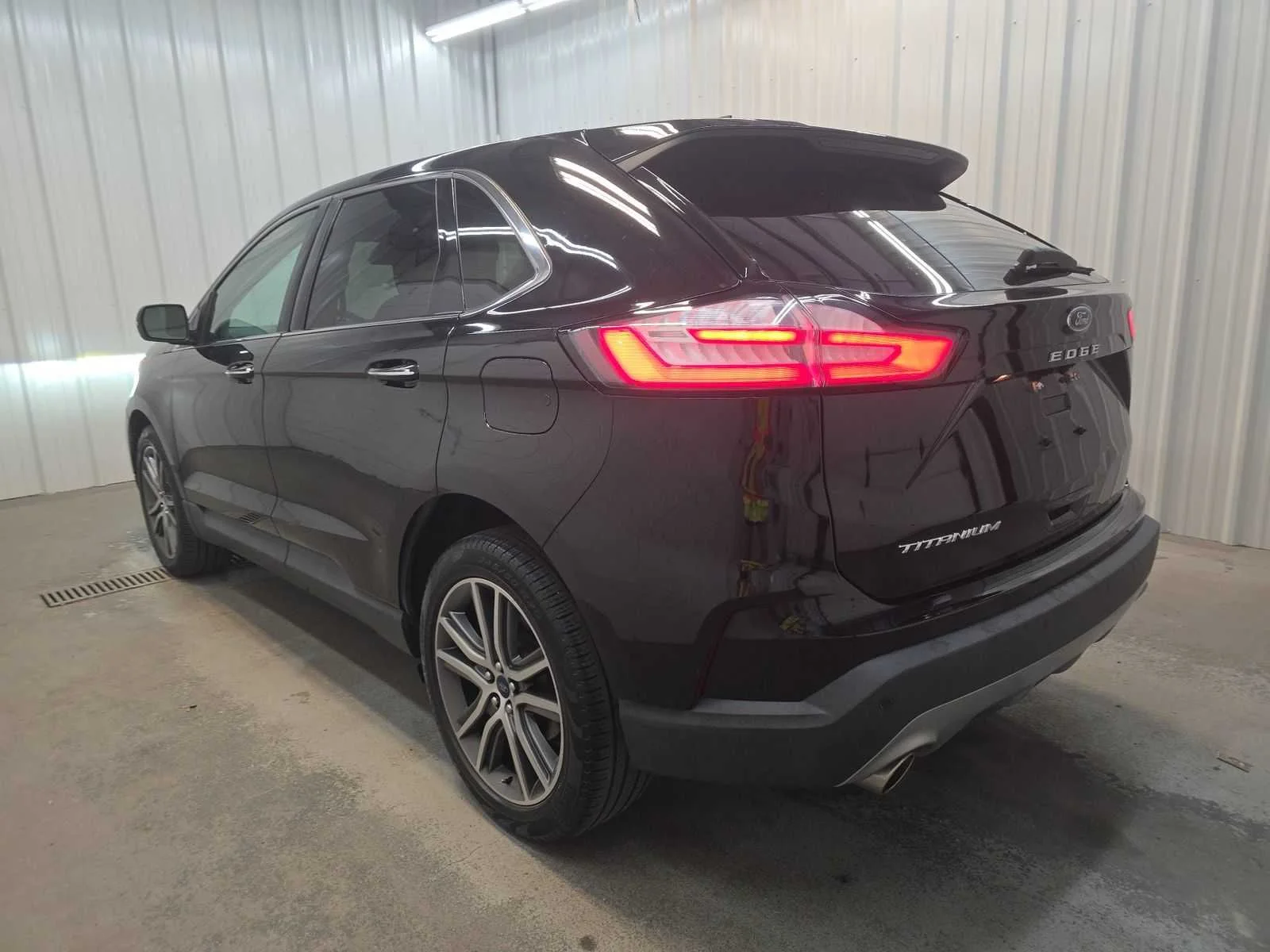 Used 2021 Agate Black Metallic Ford Titanium image 6