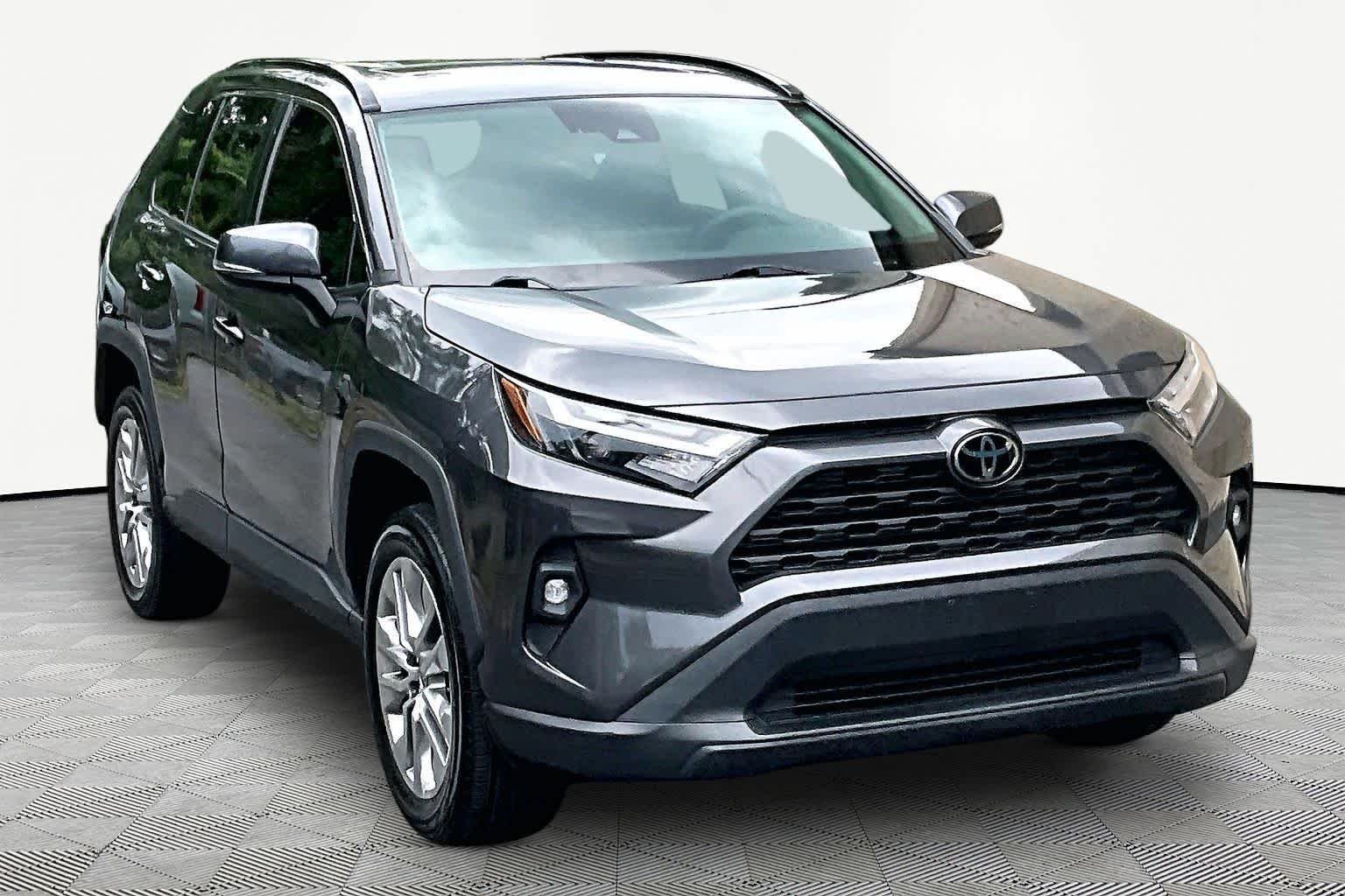 Used 2023 Magnetic Gray Metallic Toyota XLE Premium image 3