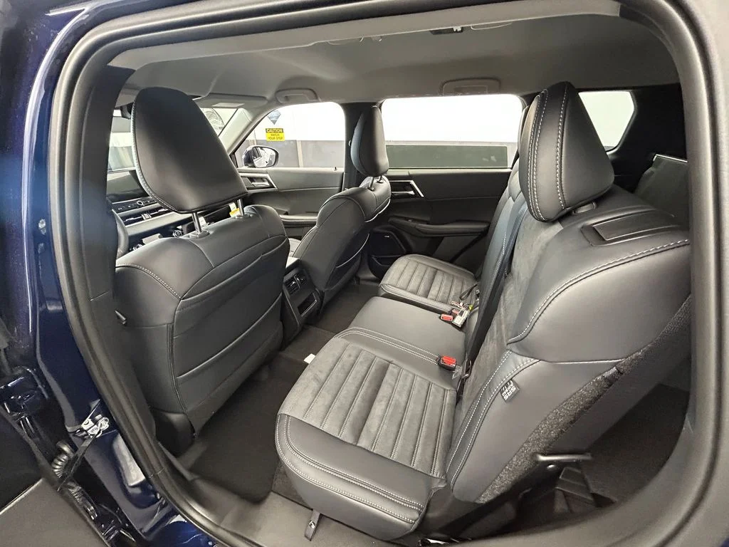 New 2026 Cosmic Blue Metallic Mitsubishi SE image 38